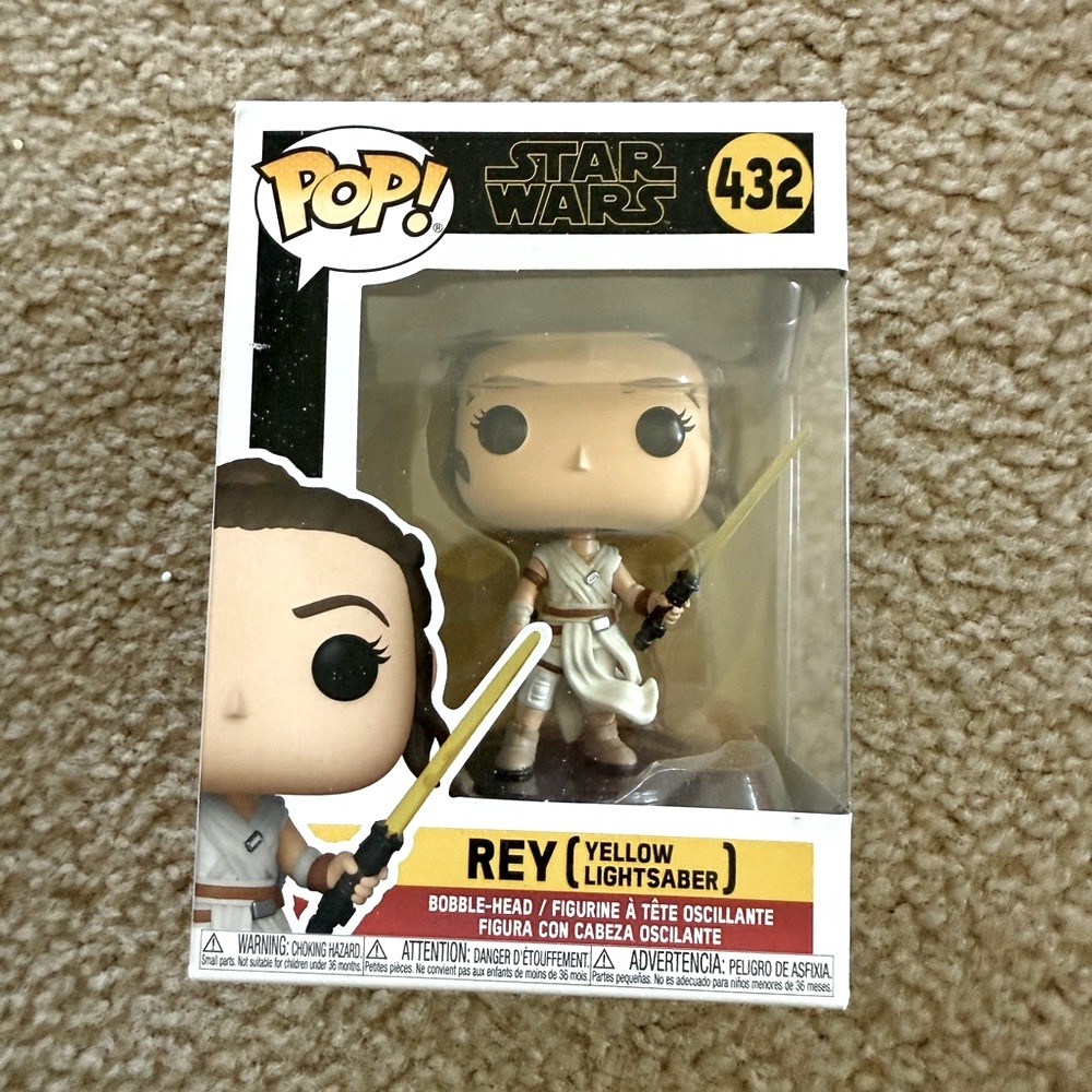 NEW ✨ Funko Pop Rey with Yellow Lightsaber